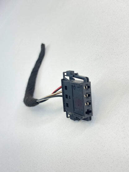 2005 MERCEDES-BENZ E500 REAR LEFT TAILIGHT LAMP RELAY PLUG CONNECTOR 0375453128