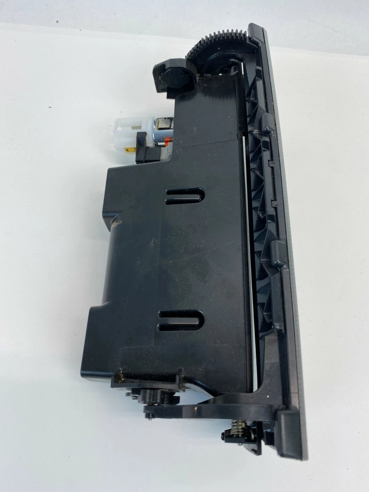 06-10 VOLKSWAGEN PASSAT DASH CENTER CONSOLE ASHTRAY W/ POWER OUTLET 3C0857961