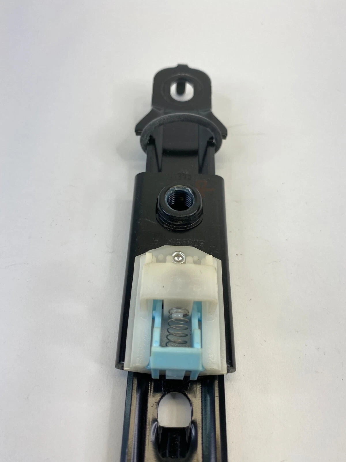 2007-2010 HYUNDAI ELANTRA FRONT RIGHT SIDE SEAT BELT HEIGHT ADJUSTER 88890-2H550