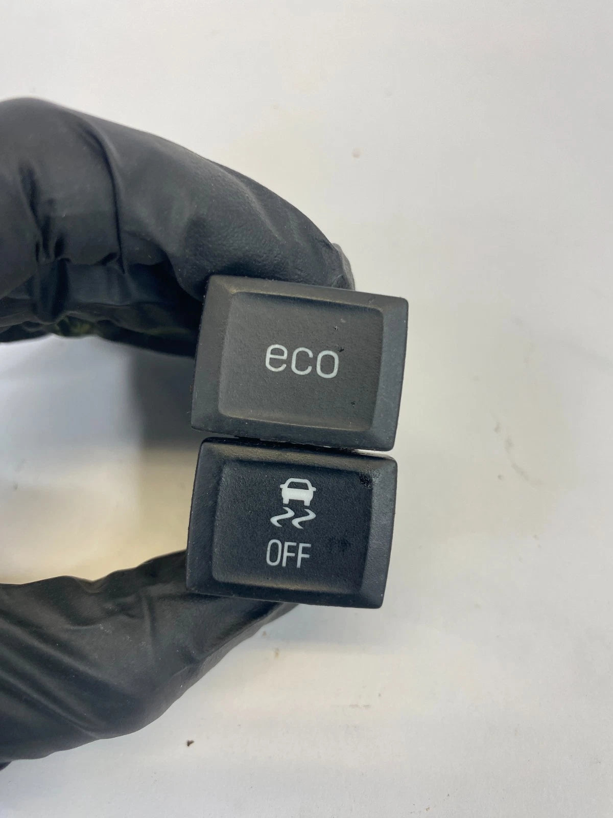 2010-2017 CHEVROLET EQUINOX FUEL ECONOMY & ELECTRONIC TRACTION CONTROL SWITCHES