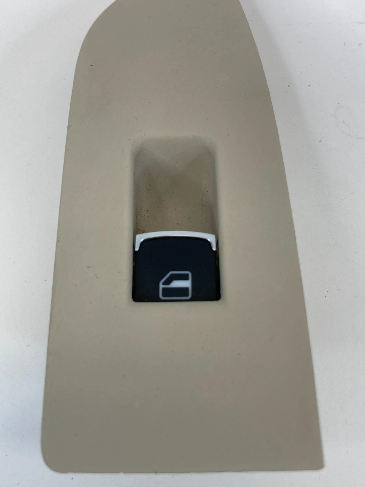 2009-2017 VOLKSWAGEN CC REAR RIGHT SIDE DOOR WINDOW SWITCH W/ BEZEL 3C8867376A