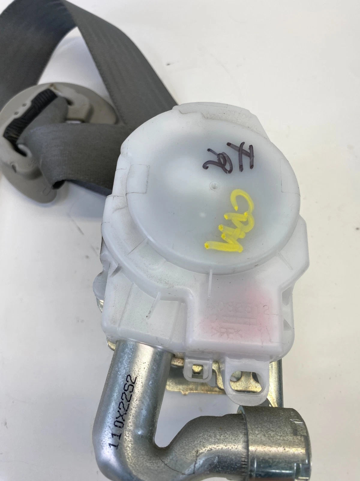 10-15 TOYOTA PRIUS FRONT RIGHT PASSENGER SEAT BELT RETRACTOR GRAY 7S8560-P OEM