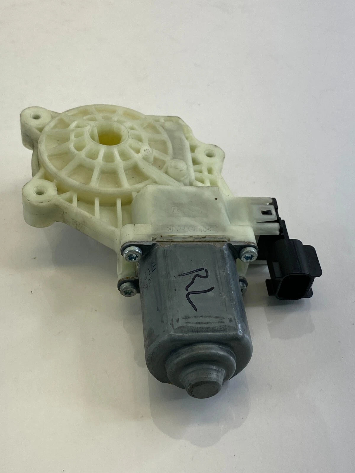 2012-2018 FORD FOCUS REAR LEFT SIDE DOOR WINDOW MOTOR RR LH CM51-A27001AC 2 PINS