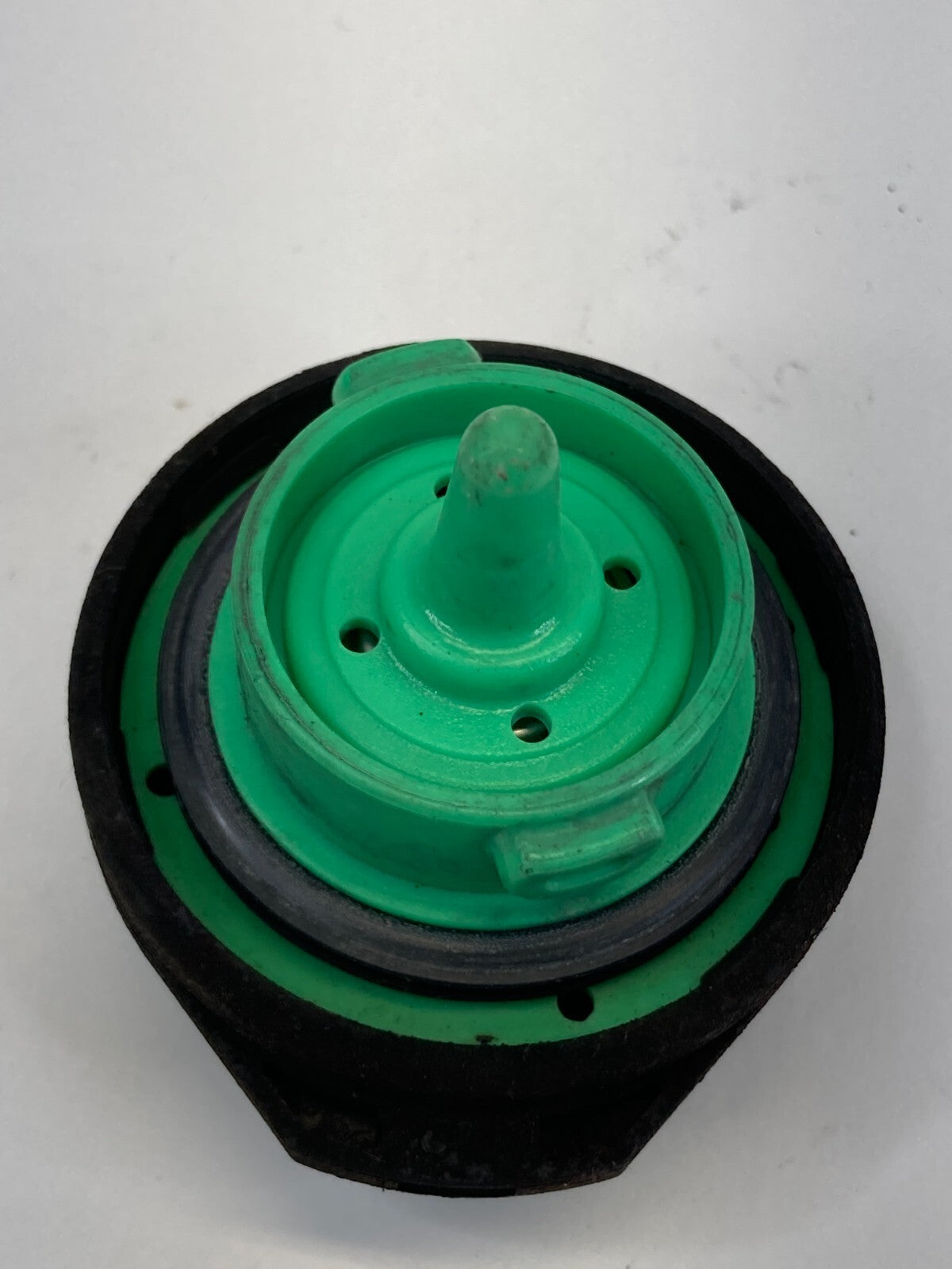 2009-2016 Audi A4 Quattro 10-16 Audi S4 Sedan Fuel Gas Tank Cap Cover Lid OEM