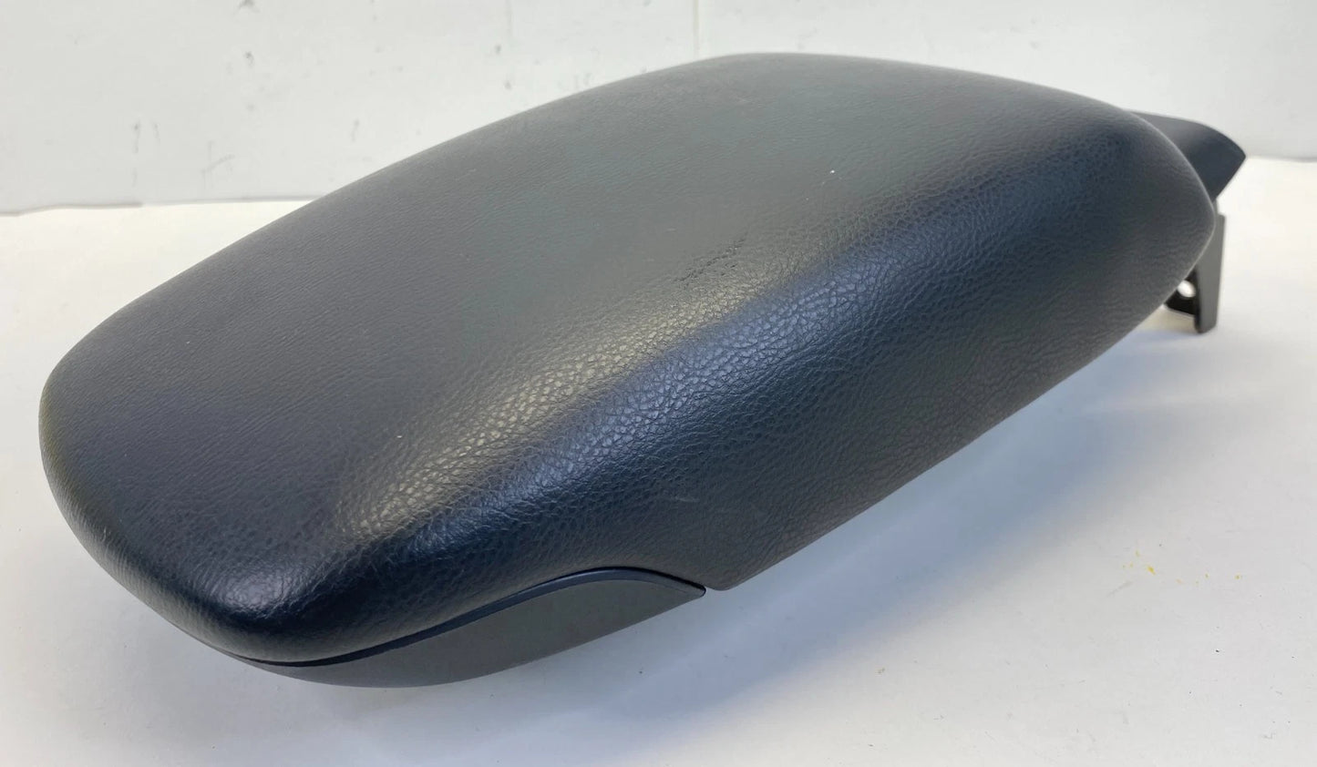 2013-2019 NISSAN SENTRA FRONT CENTER CONSOLE LID ARM REST ASSEMBLY BLACK OEM