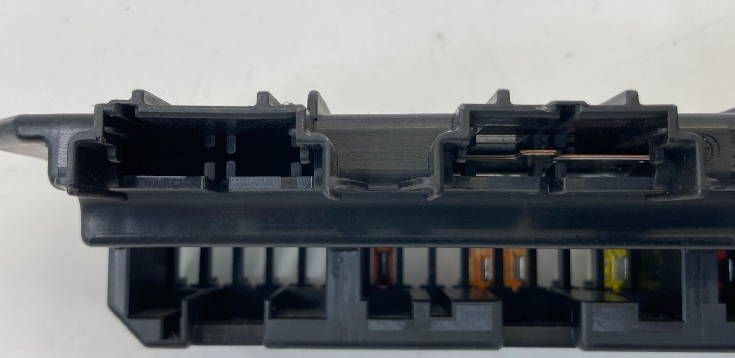 2006 2007 BMW 525i 3.0L AT Front Power Distribution Fuse Relay Box 257-13290 OEM