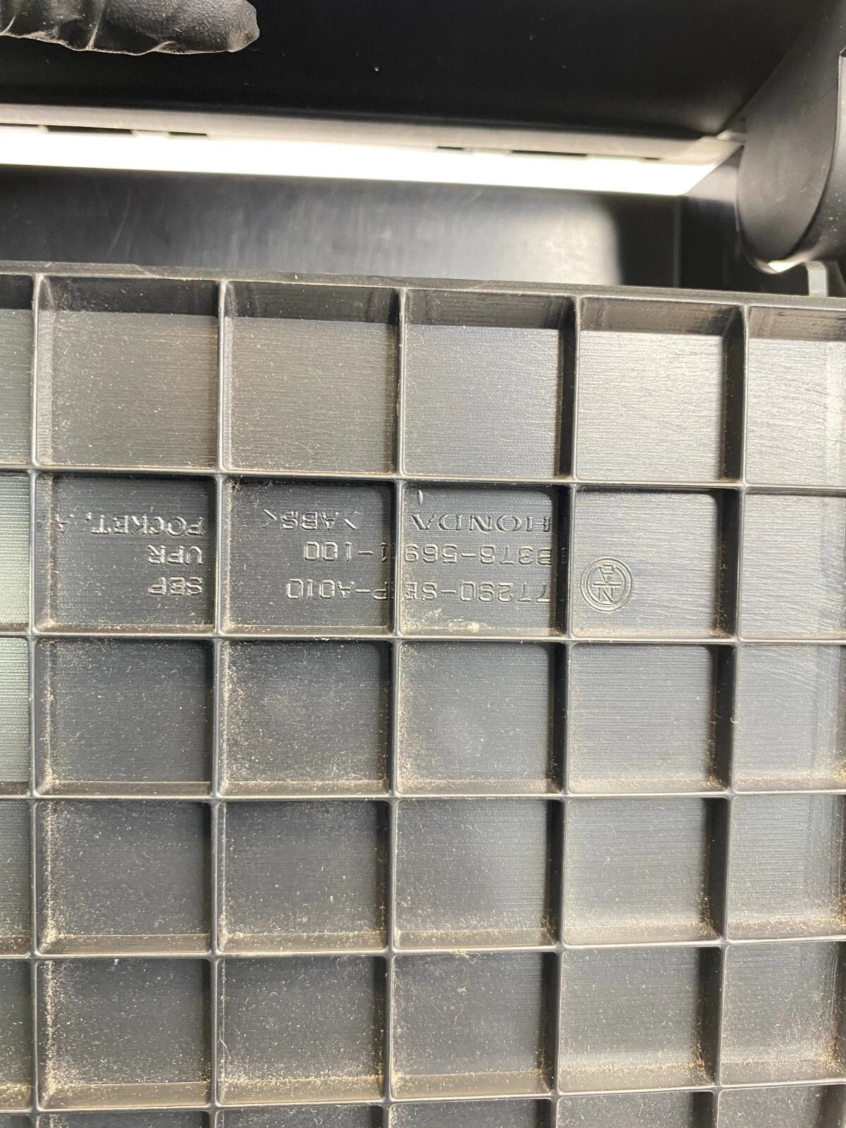 2004-2008 ACURA TL A/T CENTER CONSOLE STORAGE BOX COMPARTMENT 77290-SEP-A010 OEM
