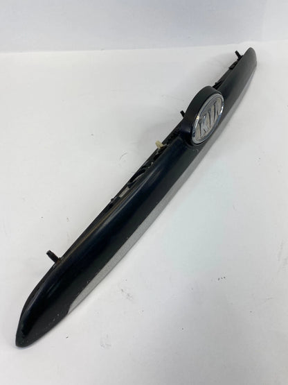 04-06 KIA SPECTRA REAR LID FINISH GARNISH LICENSE LIGHT PANEL MOLDING 925012F010