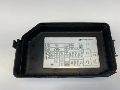 2006-2011 HYUNDAI ACCENT ENGINE 1.6L FUSE BOX BLOCK COVER LID 91940-1E101 OEM