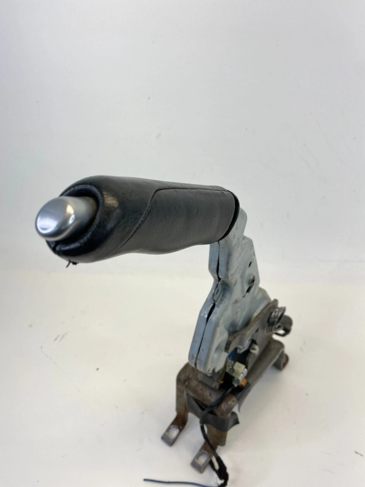 2004-2006 LAND ROVER RANGE ROVER EMERGENCY PARKING BRAKE HANDLE LEVER ASSY OEM