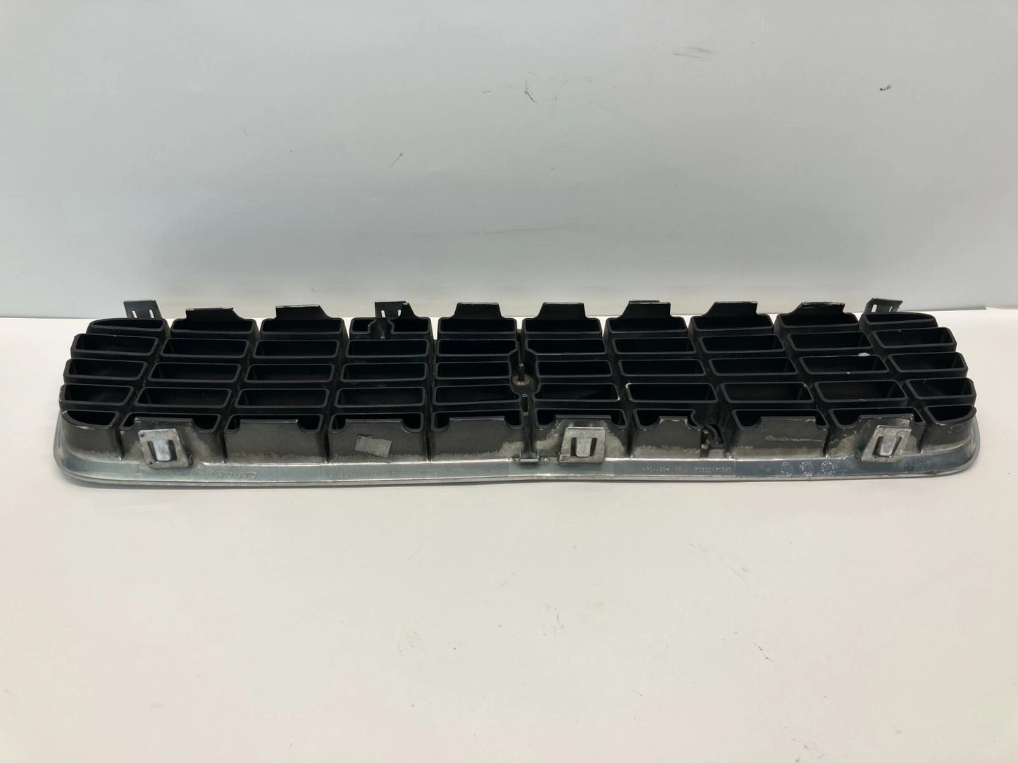 2001-2004 VOLVO S60 SEDAN FRONT UPPER BUMPER RADIATOR GRILLE 9151881 OEM