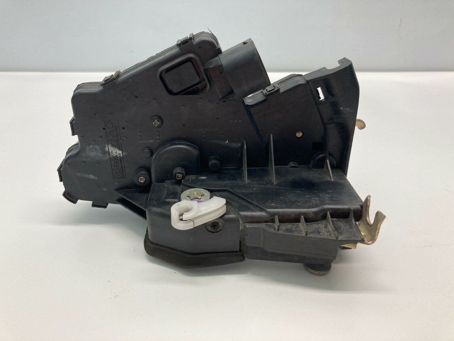 01-05 BMW 325i 325xi 330i 330xi Sedan Front Right Side Door Lock Latch Actuator