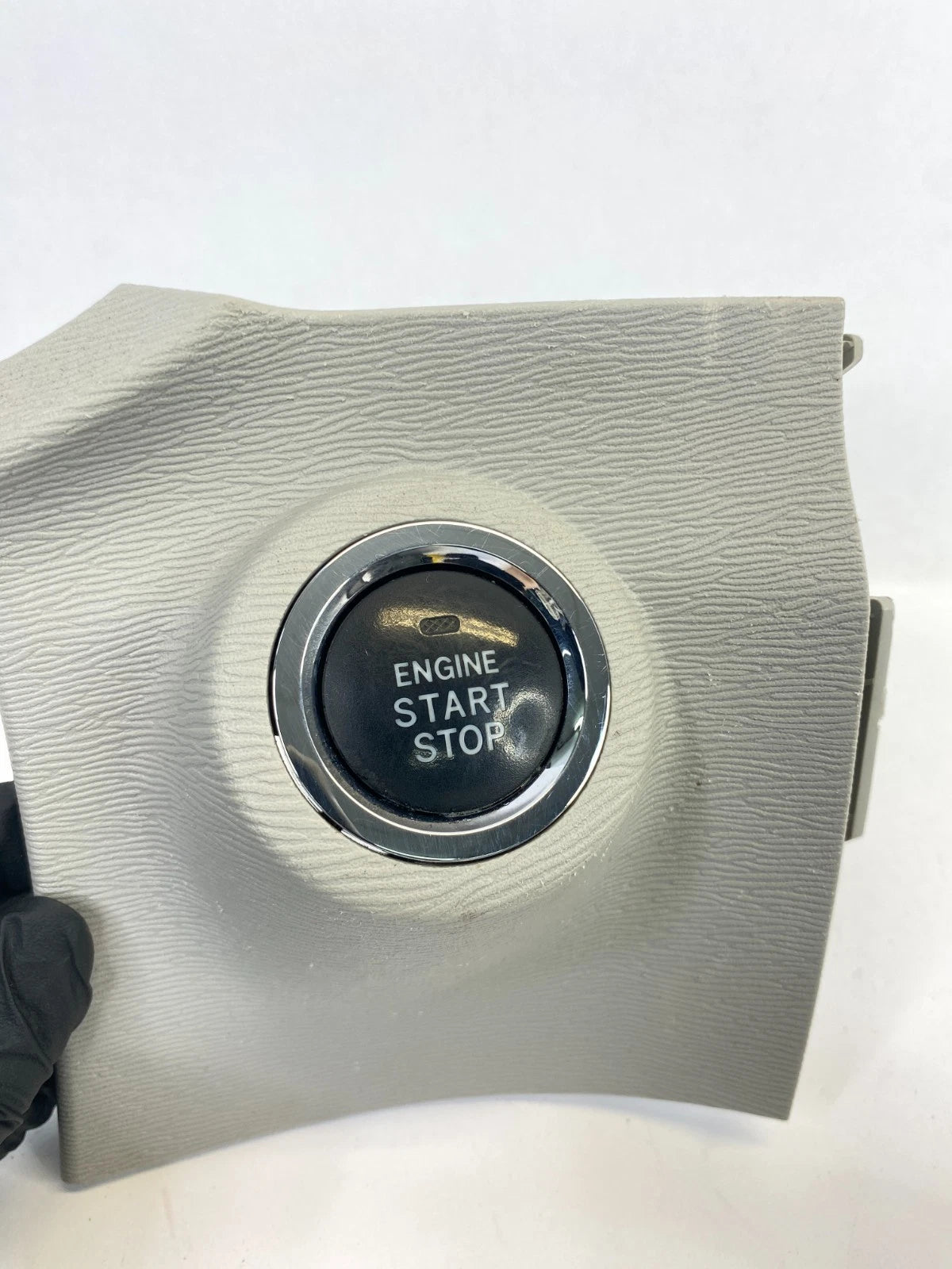 2009-2015 TOYOTA VENZA IGNITION START/STOP BUTTON SWITCH ACTUATOR W/ BEZEL TRIM