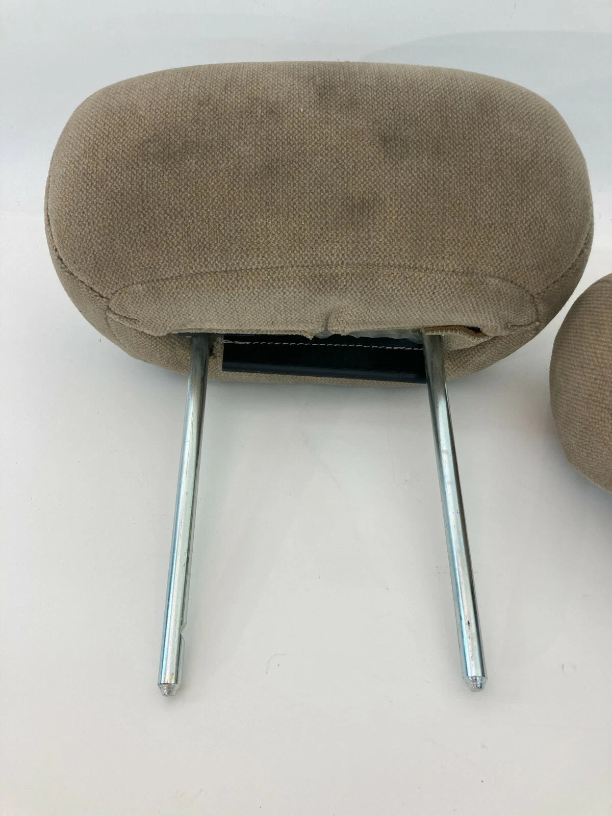 2003-2008 ISUZU ASCENDER SECOND ROW PAIR SET RIGHT LEFT SEAT HEADREST HEAD REST