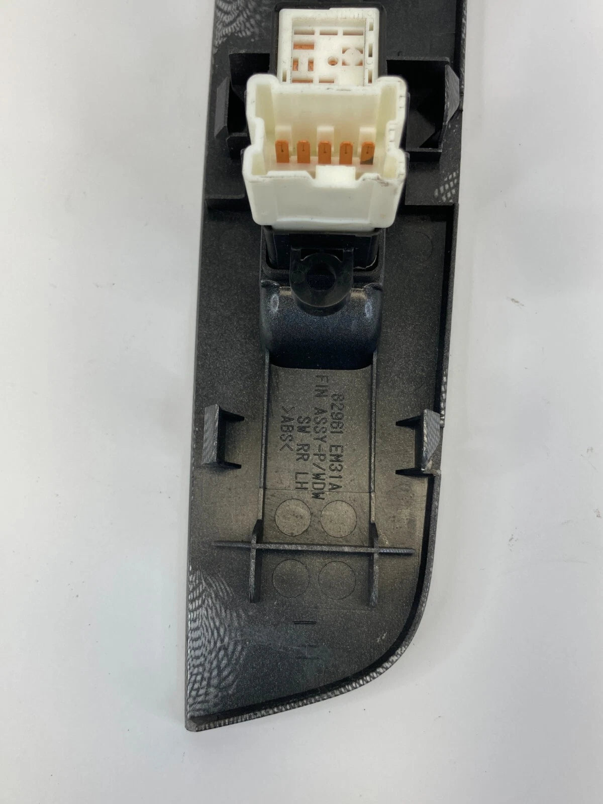 2007-2009 NISSAN VERSA REAR LEFT BACK SIDE WINDOW SWITCH 82961-EM31A OEM