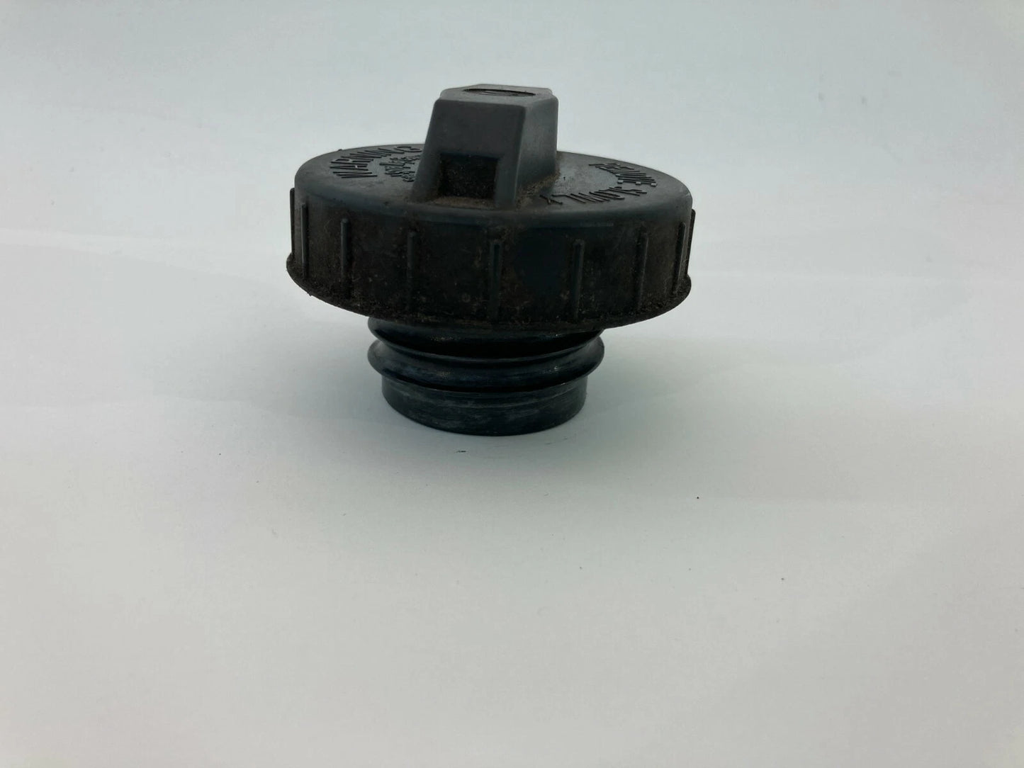 2002 2003 2004 2005 HYUNDAI SONATA FUEL TANK FILLER GAS CAP COVER ASSY OEM
