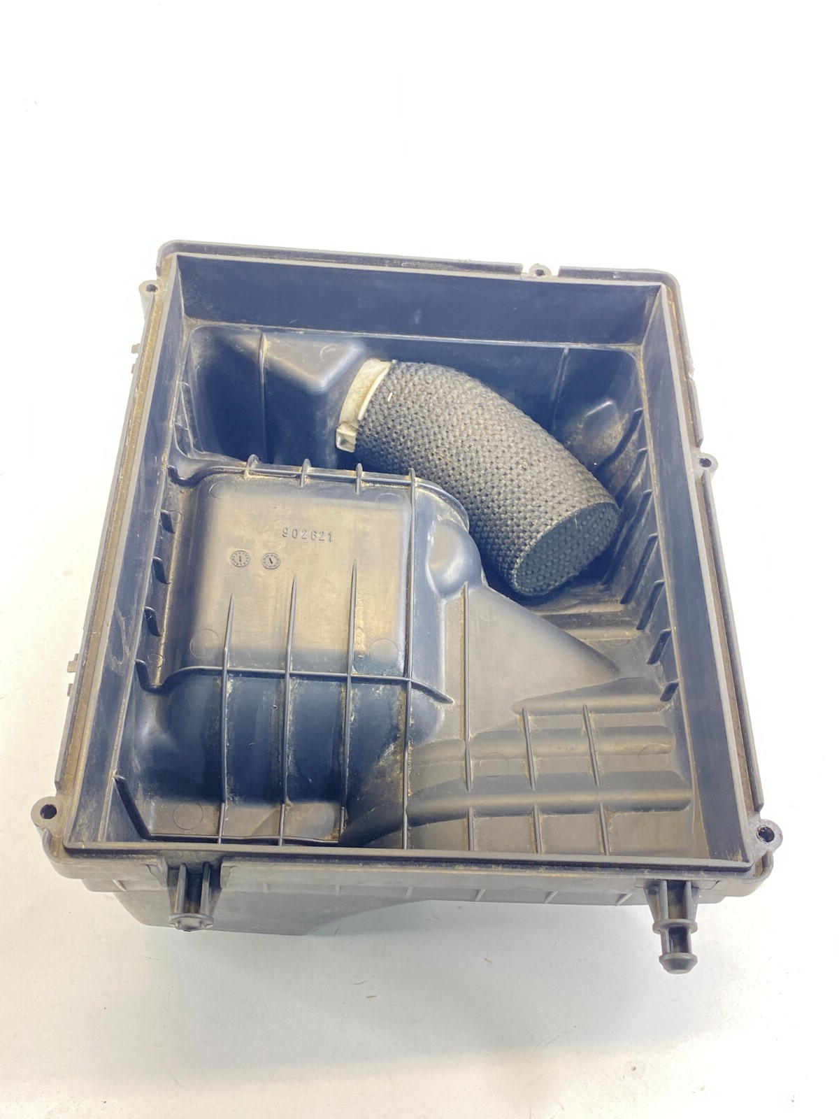 2008 2009 Saturn Astra 1.8L Air Intake Filter Cleaner Box Lower Cover Housing