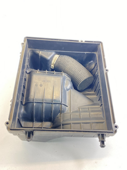 2008 2009 Saturn Astra 1.8L Air Intake Filter Cleaner Box Lower Cover Housing