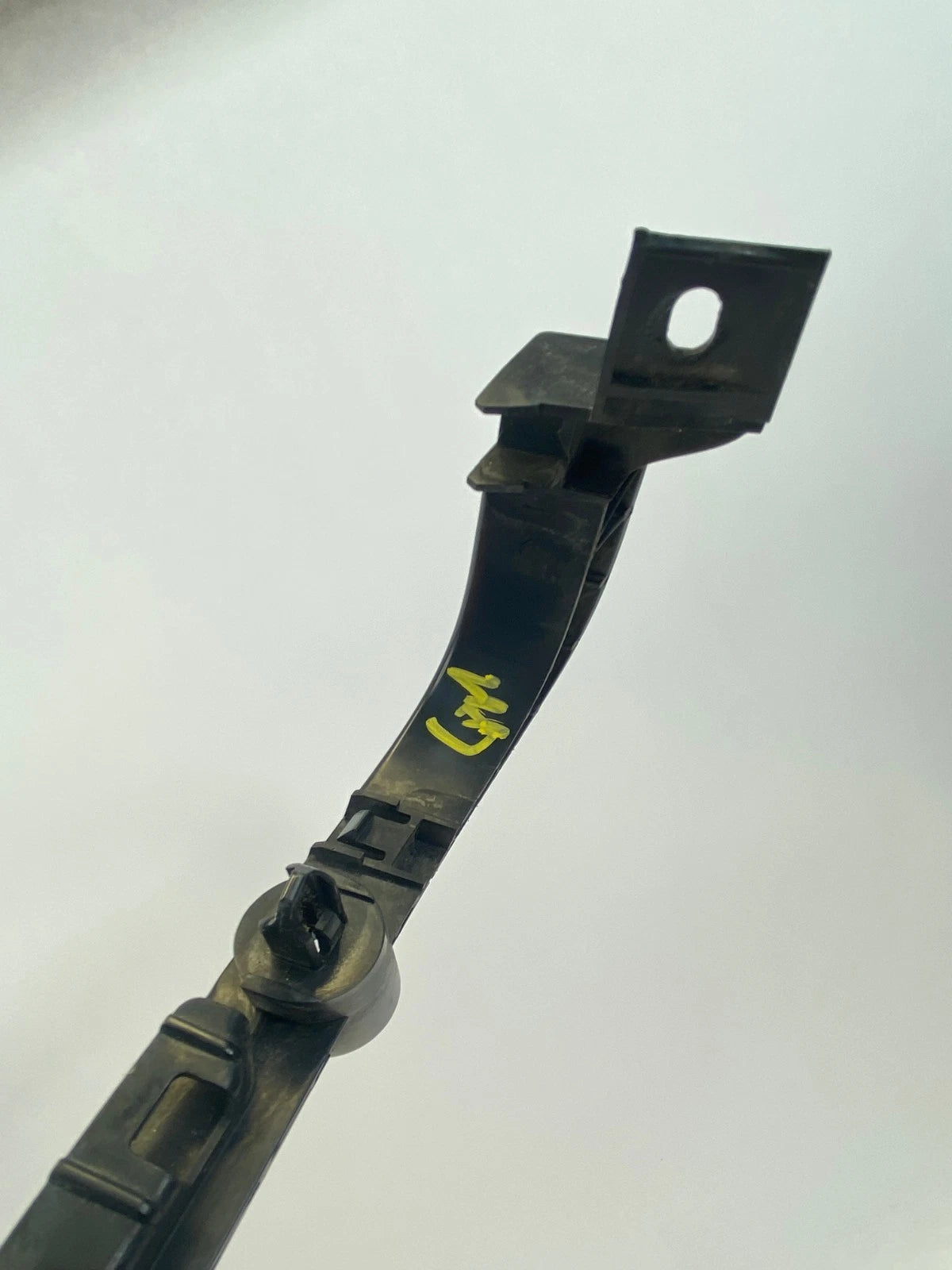 2011-2014 CHRYSLER 200 FRONT BUMPER SUPPORT BRACKET RETAINER RIGHT SIDE CLIP OEM