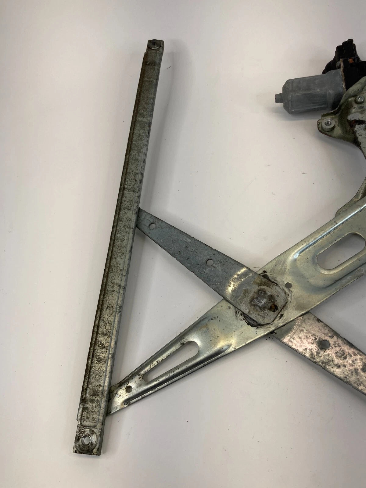 2004-2009 TOYOTA PRIUS FRONT RIGHT WINDOW REGULATOR WITH MOTOR OEM 85710-35180