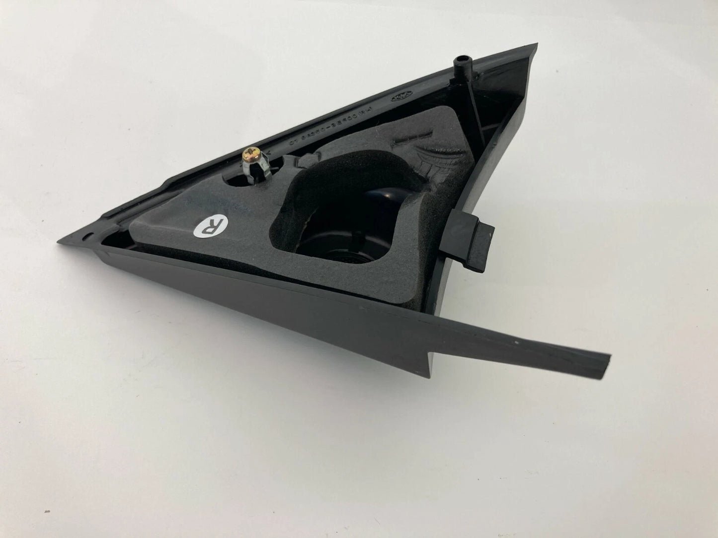 2003-2006 KIA SORENTO FRONT RIGHT PASSENGER SIDE TWEETER COVER TRIM 96350-3E500