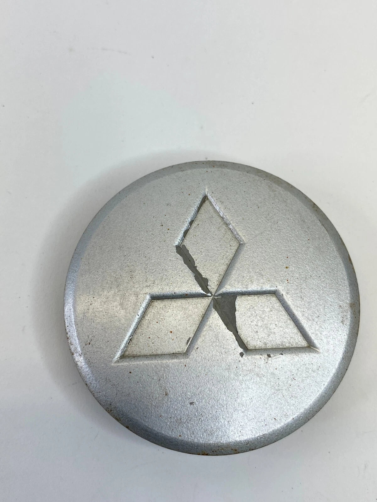 2005 MITSUBISHI ECLIPSE WHEEL RIM HUBCAP CENTER CAP HUB CAP COVER MR554487