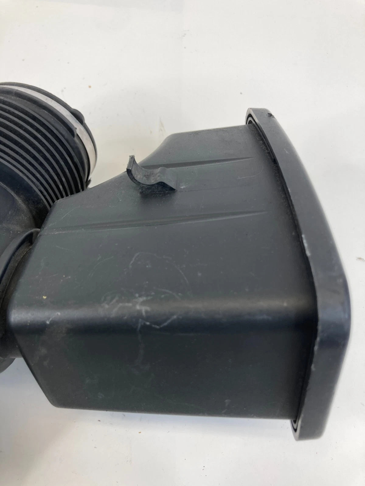 2006 2007 BMW 525I 3.0L AIR INTAKE TUBE DUCT W/ RESONATOR 13717521029 OEM