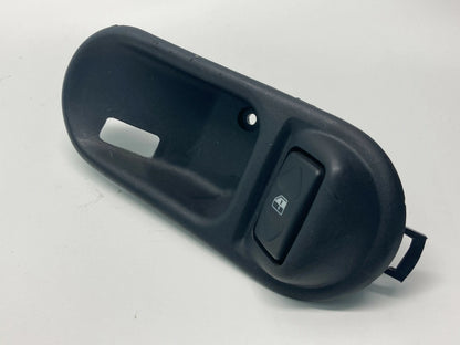99-02 LAND ROVER DISCOVERY FRONT LEFT DOOR HANDLE BEZEL W/ WINDOW SWITCH AWR6051