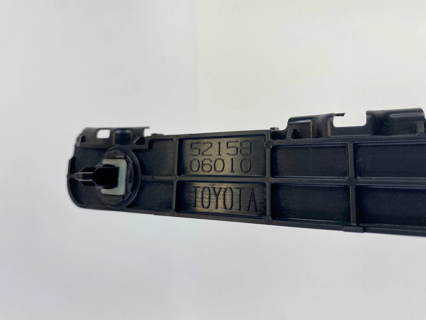 07-11 TOYOTA CAMRY REAR LEFT SIDE BUMPER SUPPORT BRACKET RETAINER 52158-06010