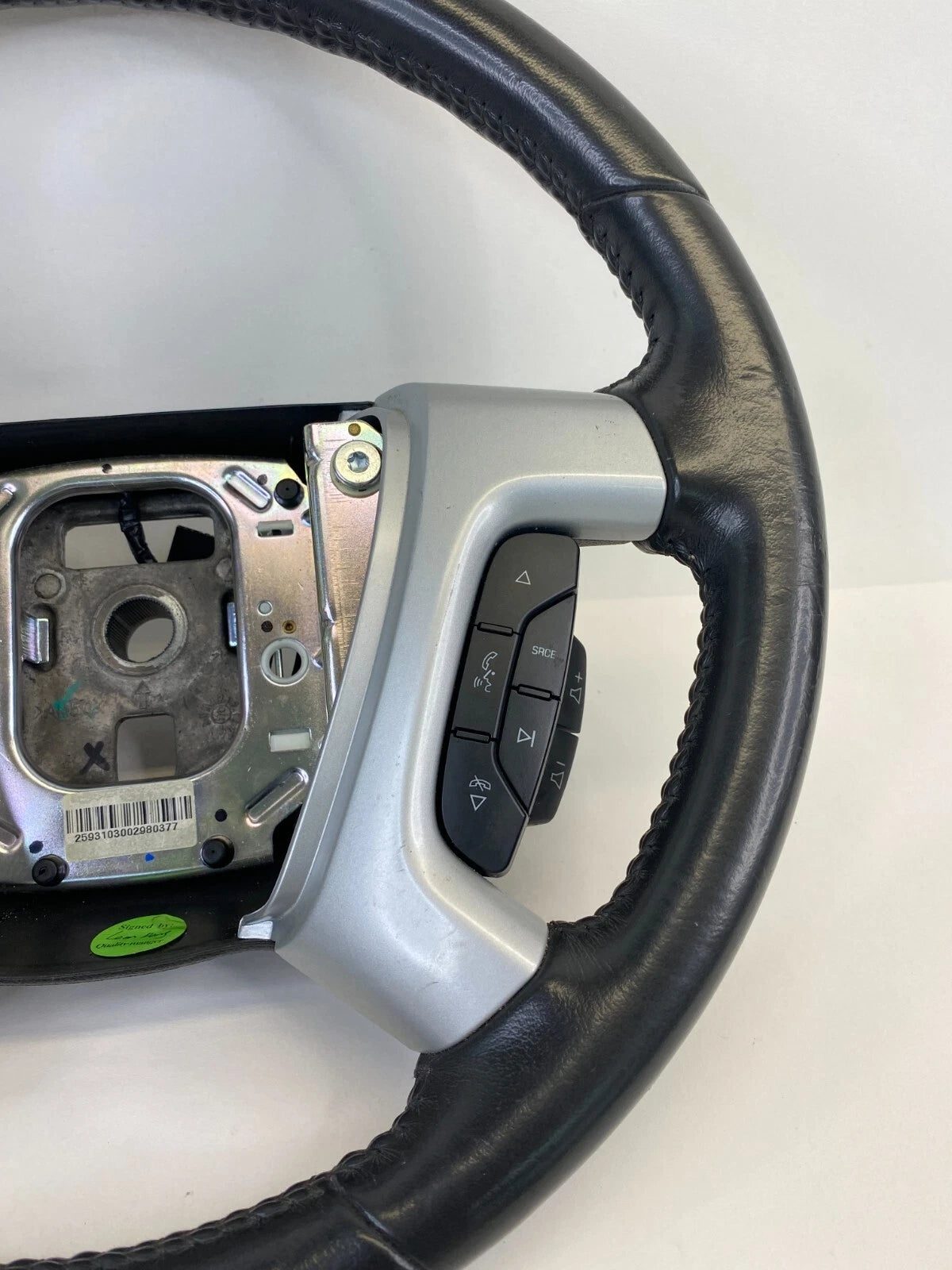 09-12 CHEVY TRAVERSE STEERING WHEEL W/ CRUISE CONTROLS & RADIO STEREO SWITCHES