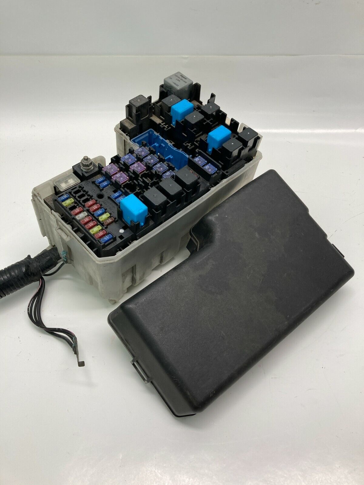 2006 2007 Mazda 5 2.3L L4 Engine Fuse Box Relay Compartment C235-66-760 OEM