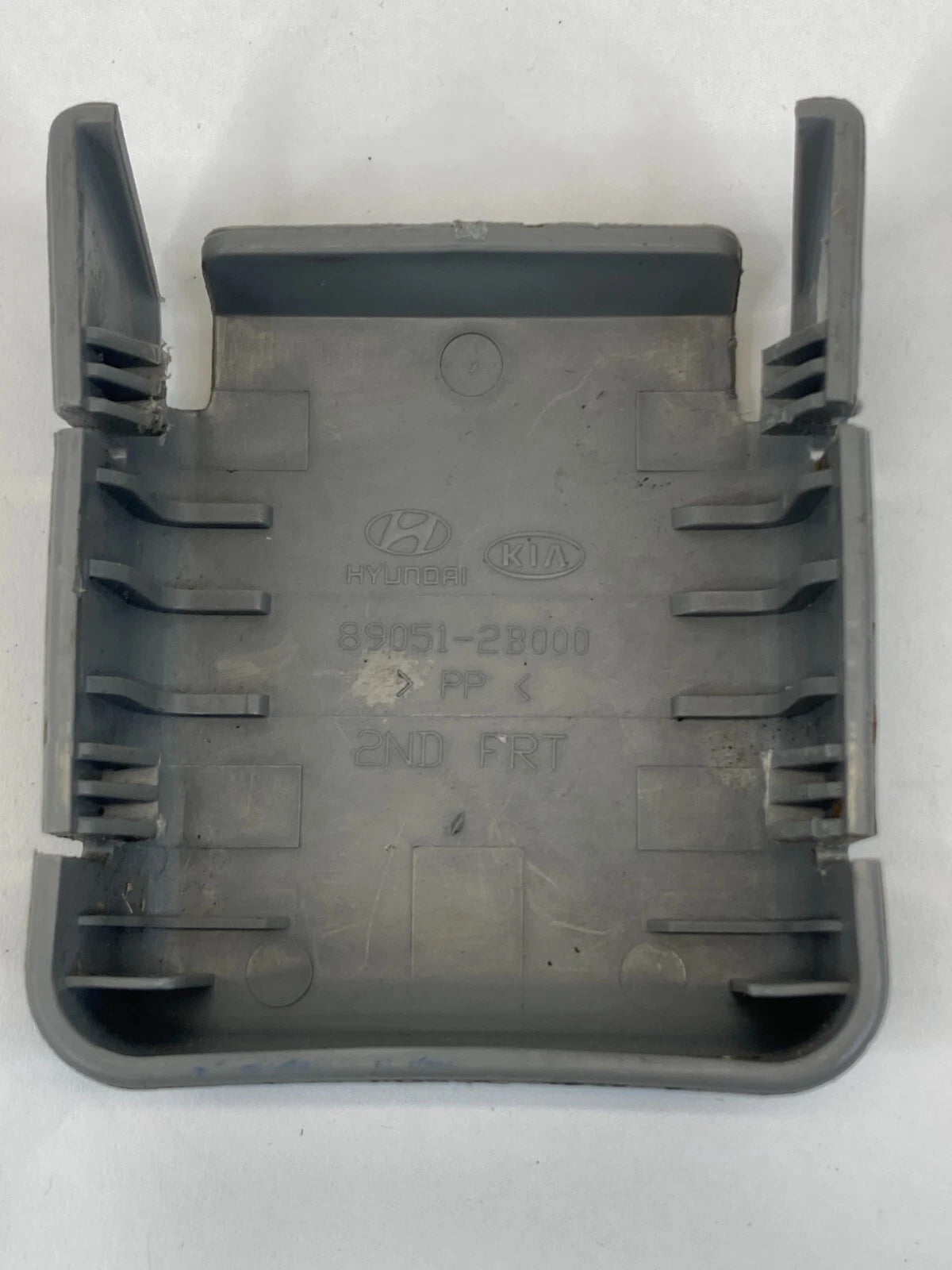 06-09 HYUNDAI SANTA FE FRONT RIGHT PASSENGER SEAT RAIL FOOT COVER OEM 890512B000