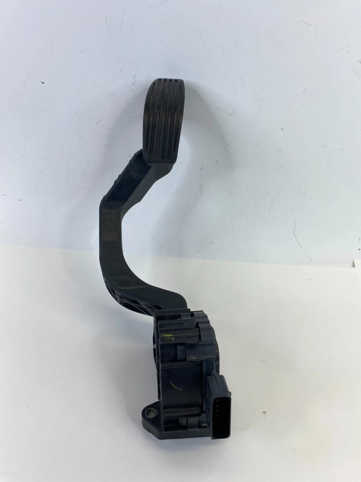 2013 14 15 2016 DODGE DART ACCELERATOR GAS THROTTLE PEDAL 04627231AD