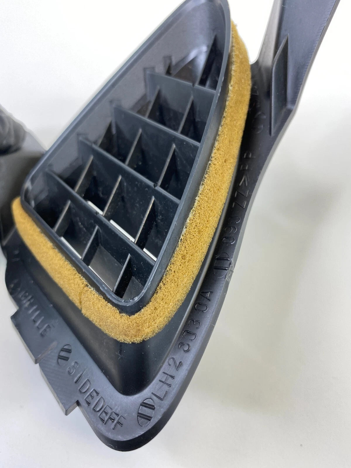 08-15 MITSUBISHI LANCER UPPER LEFT DASH A/C AIR VENT GRILLE DEFROSTER 28030A090