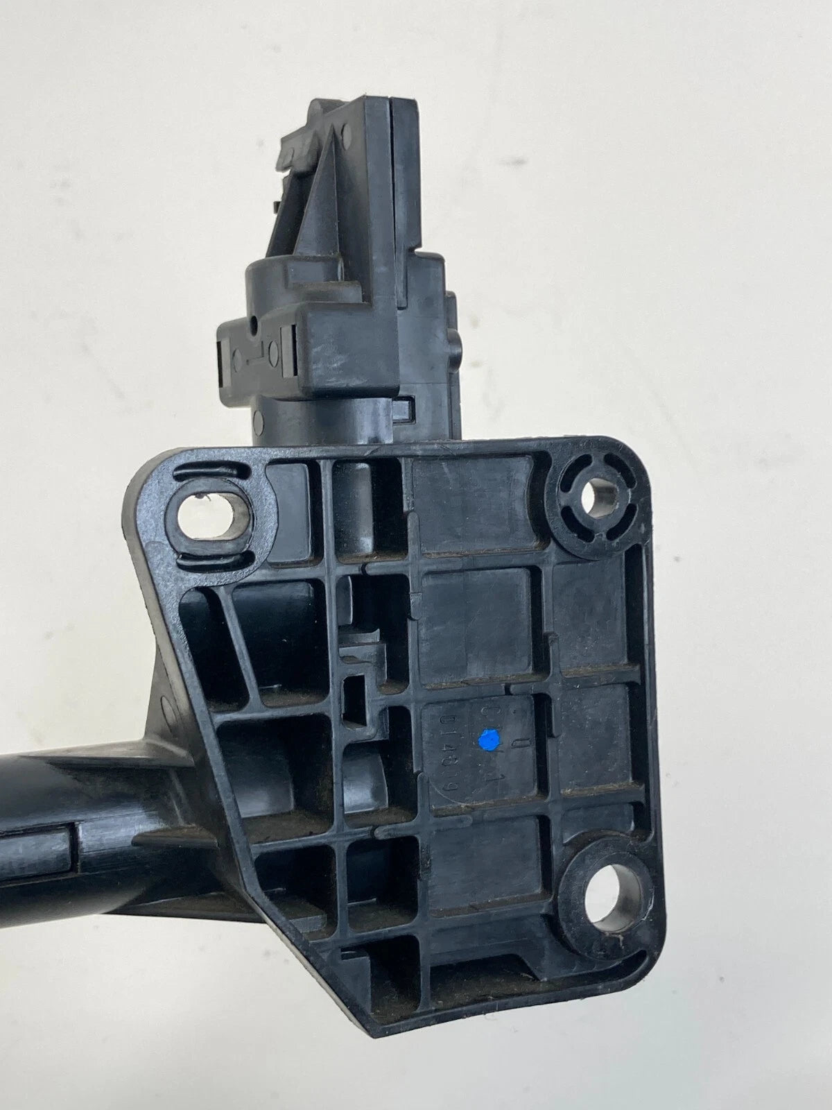2001-2016 CHRYSLER TOWN & COUNTRY REAR LEFT QUARTER HANDLE POWER WINDOW OEM