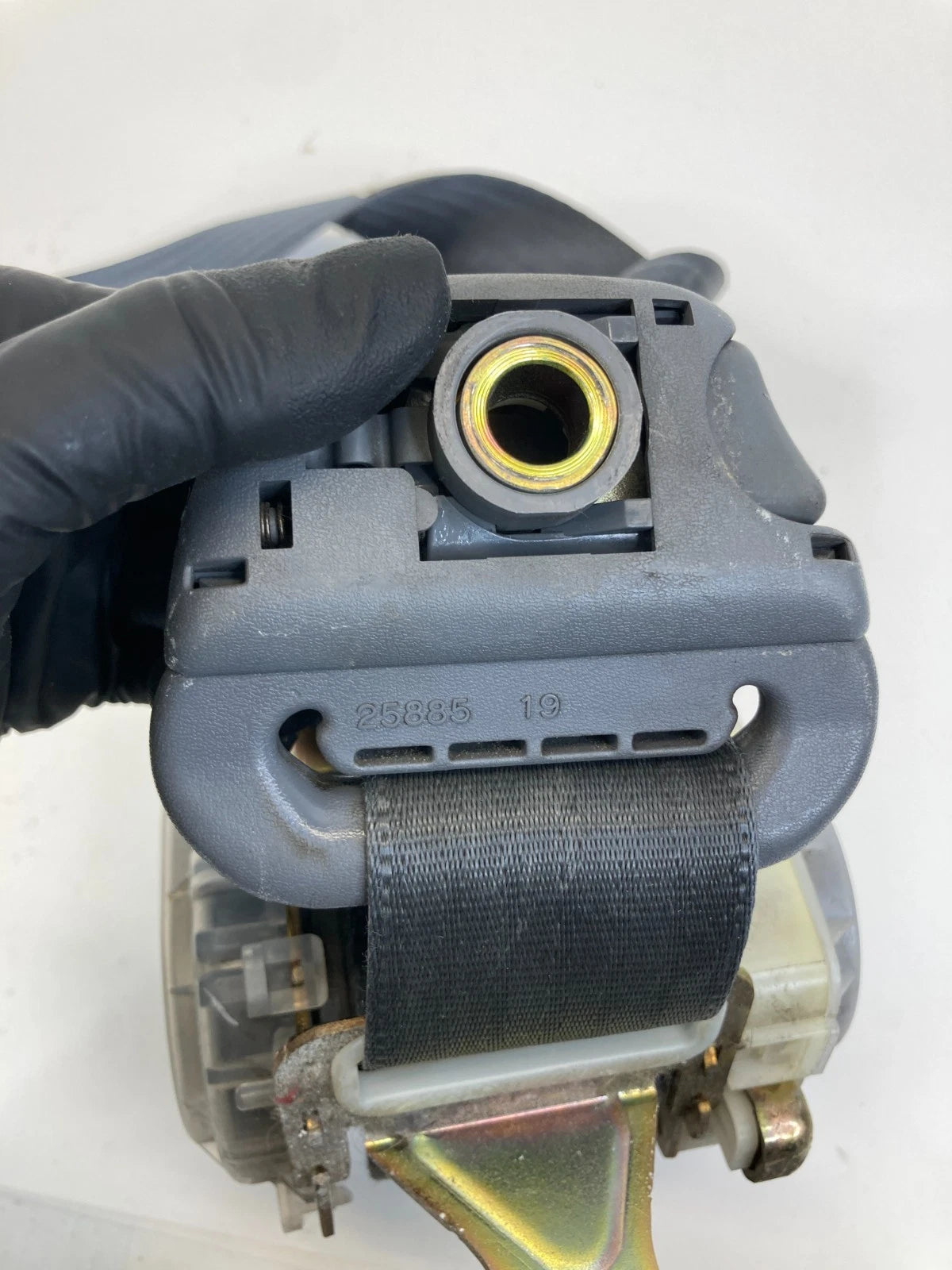 2001 2002 2003 TOYOTA RAV4 FRONT RIGHT PASSENGER SIDE SEAT BELT RETRACTOR OEM