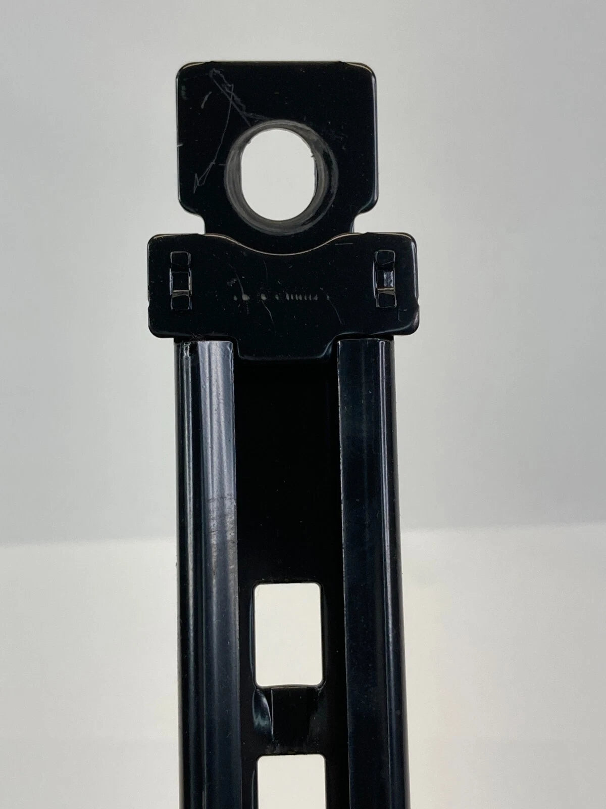 2007-2011 HYUNDAI ACCENT SEDAN FRONT RIGHT SEAT BELT HEIGHT ADJUSTER 5116340E1A