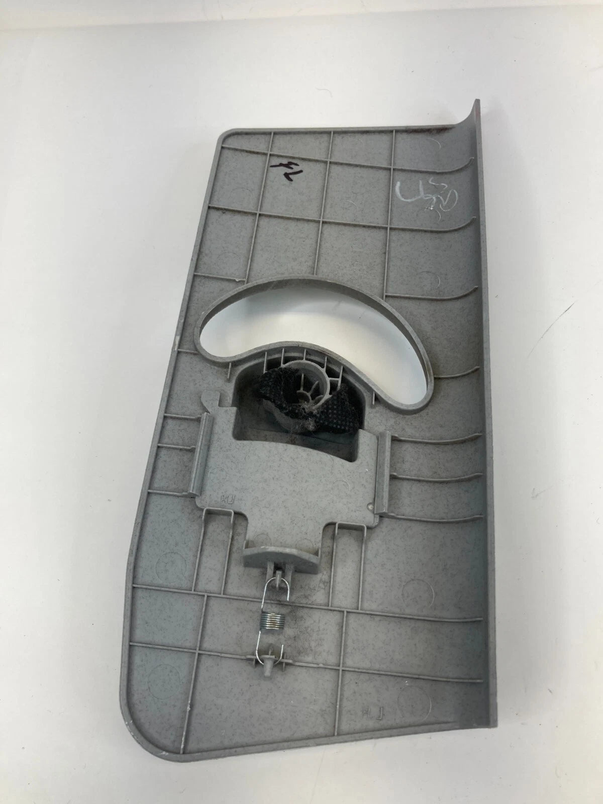 2013-2018 HYUNDAI SANTA FE SPORT LEFT SIDE B PILLAR SEAT BELT ADJUSTER COVER OEM