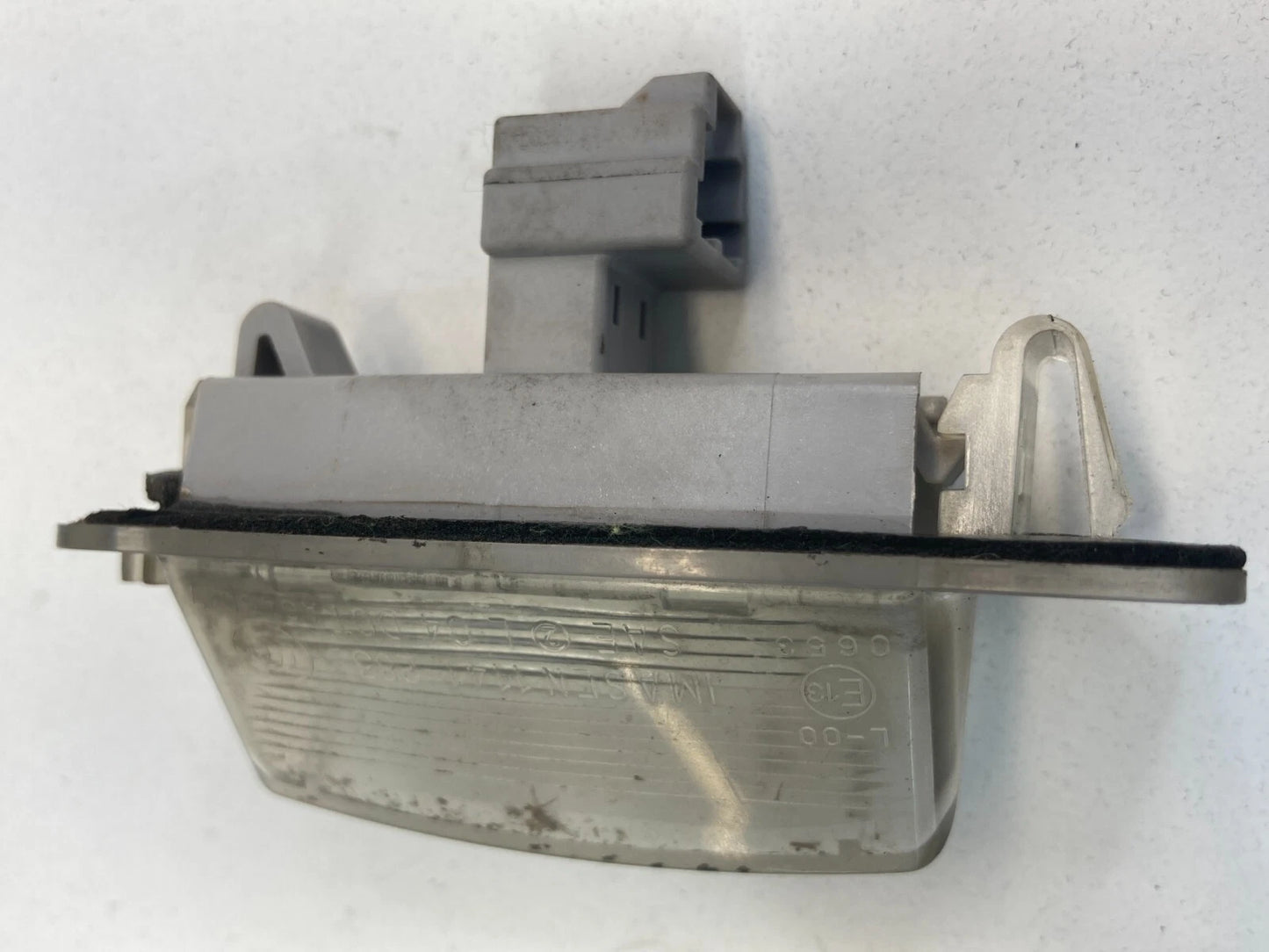2007-2020 MITSUBISHI OUTLANDER REAR LICENSE LAMP PLATE LIGHT A046017 OEM