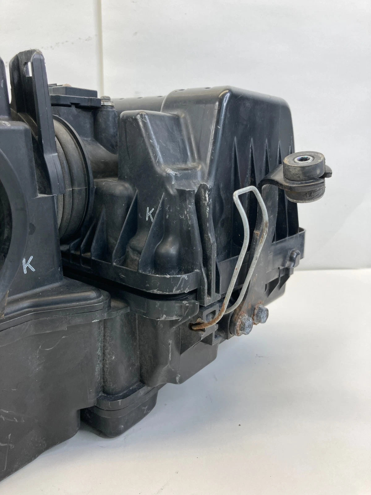 09 10 Honda Fit 1.5L L4 Air Cleaner Intake Filter Housing Cover Box Assembly OEM