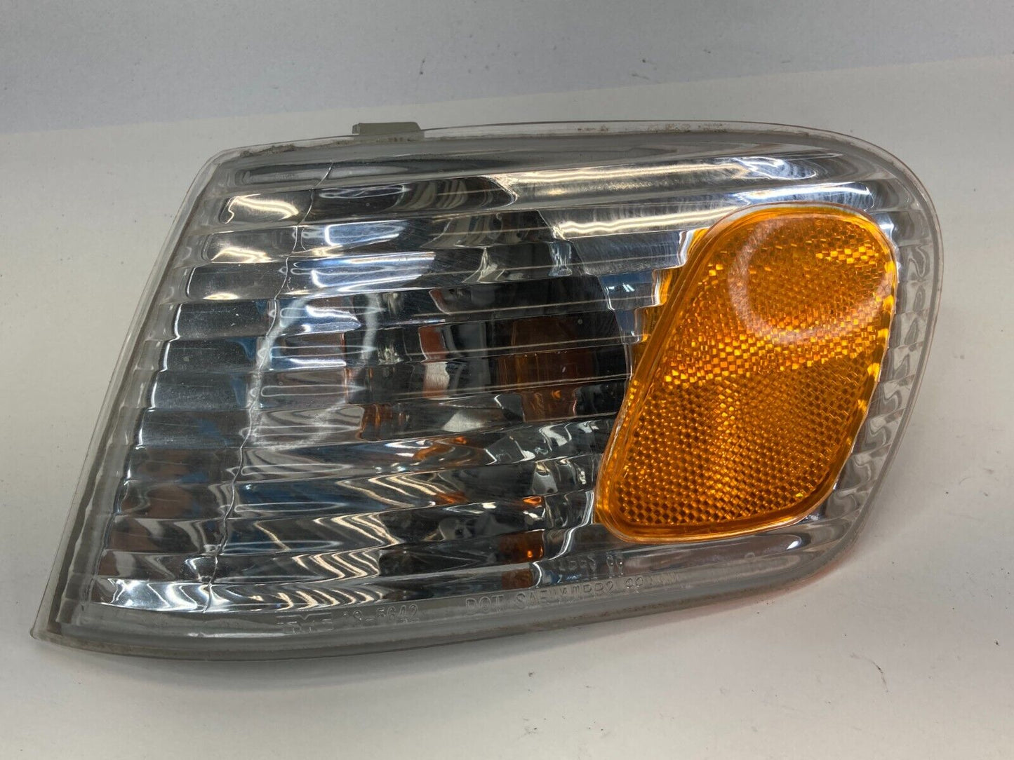 2001 2002 Toyota Corolla Front Left Driver Corner Park Turn Signal Light Lamp