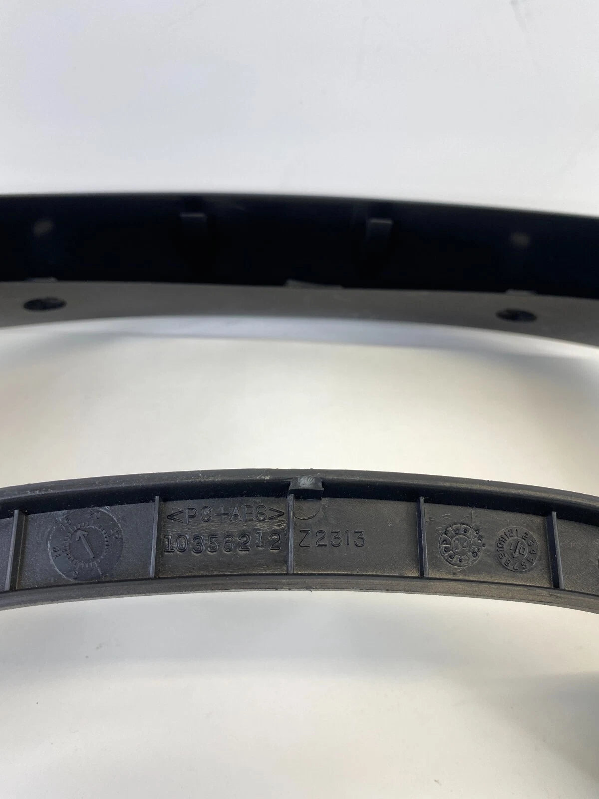 2002-2005 SATURN VUE DASH SPEEDOMETER CLUSTER TRIM BEZEL COVER 10356212 OEM