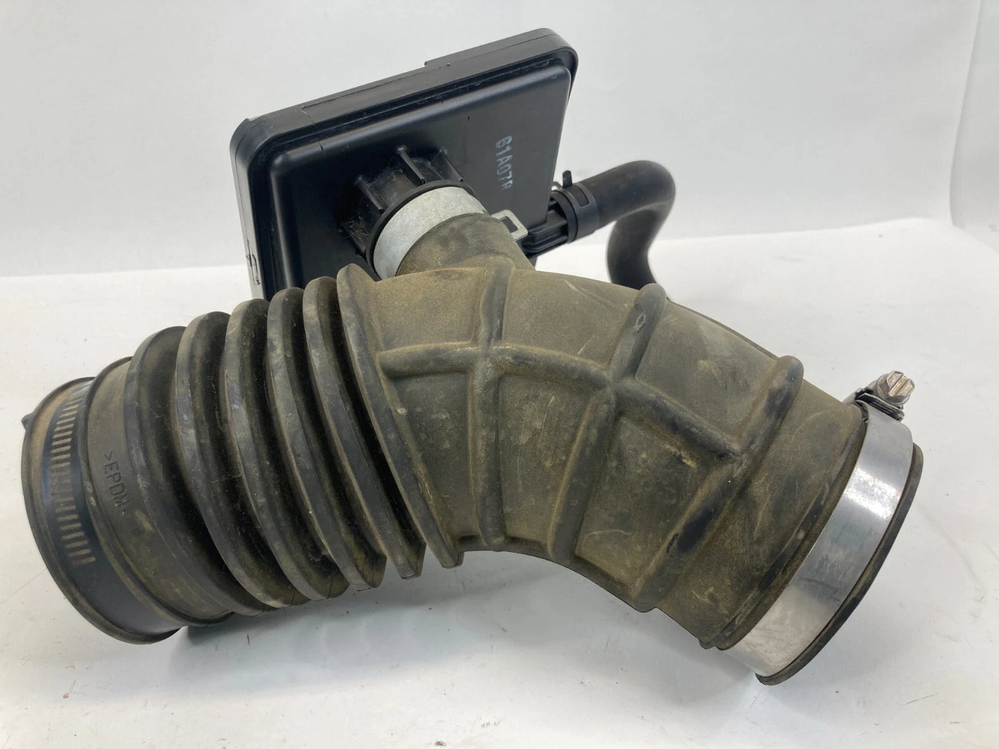 2013-2018 NISSAN ALTIMA SEDAN AIR INTAKE CLEANER RESONATOR DUCT HOSE TUBE OEM