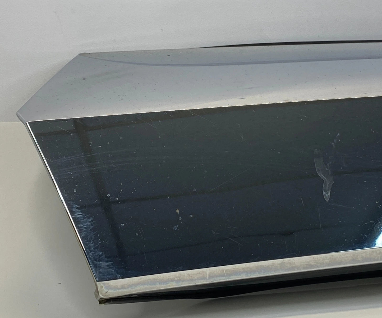 2010-2012 GMC TERRAIN TRUNK LID GARNISH LICENSE PLATE BEZEL MOLDING W/ CAMERA