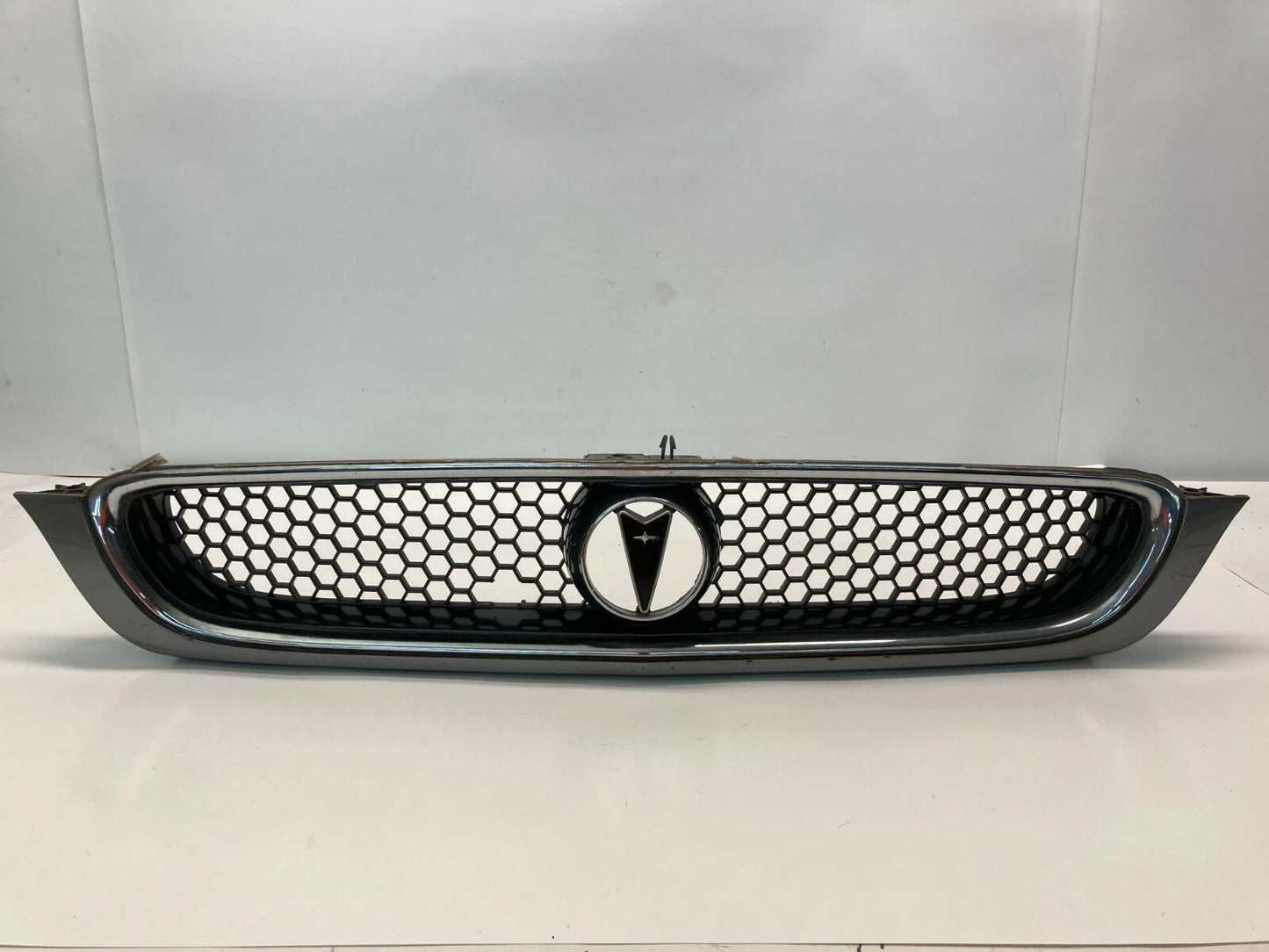 1993-1995 PONTIAC BONNEVILLE FRONT GRILL GRILLE W/ EMBLEM SILVER 25607598 OEM