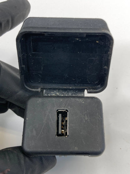 2010 GMC ACADIA CENTER CONSOLE USB AUX IN JACK INPUT PORT ADAPTER 20757329 OEM