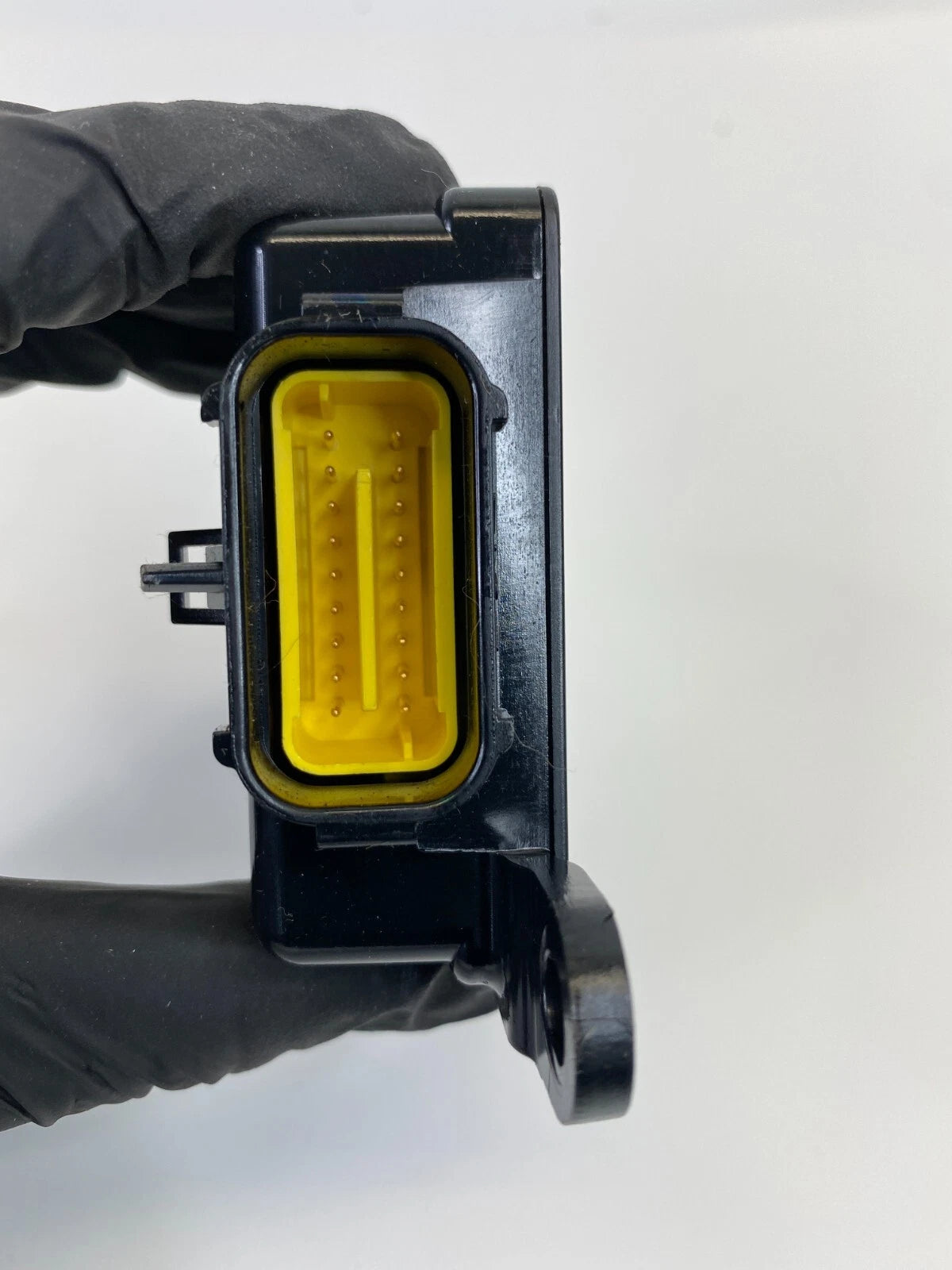 2006-2010 INFINITI M35 FRONT RIGHT SEAT OCCUPANT SENSOR CONTROL MODULE 28000883