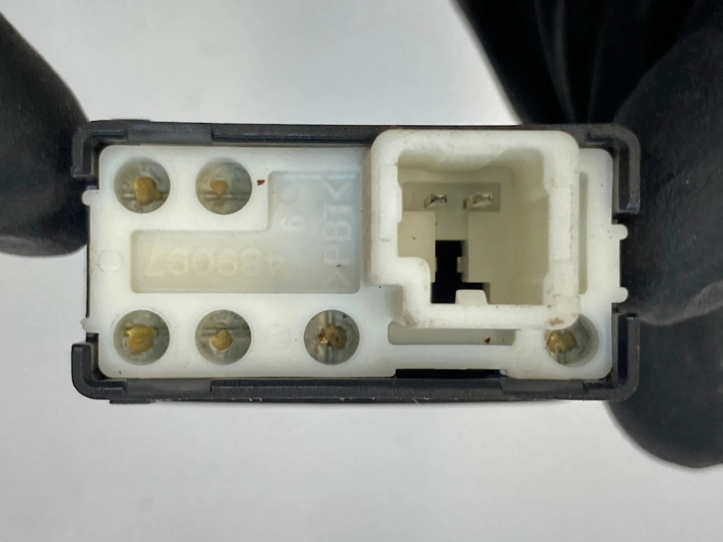 2001-2007 TOYOTA HIGHLANDER SECURITY LIGHT INDICATOR CONTROL SWITCH 489097 OEM
