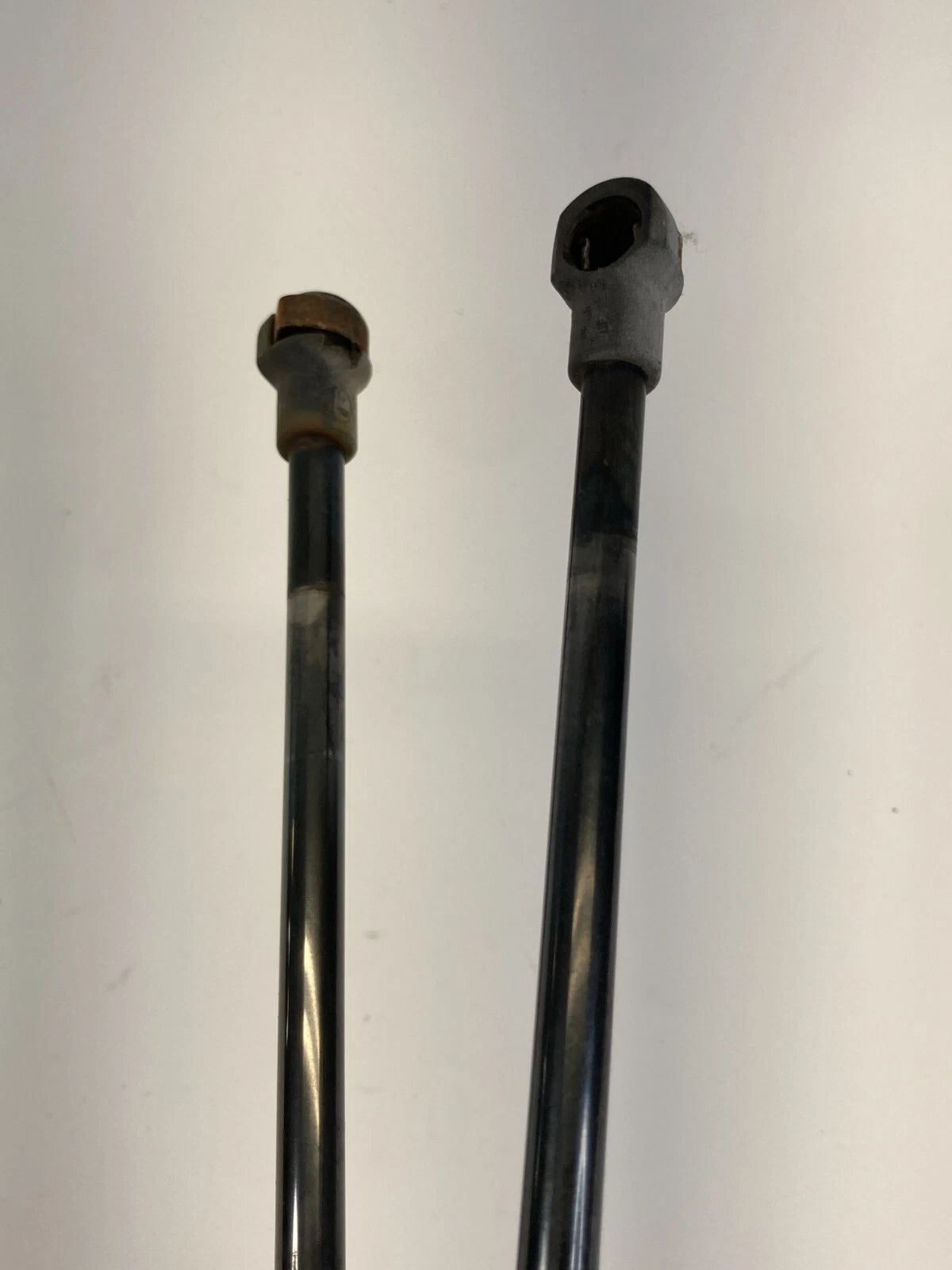 01-04 NISSAN XTERRA LIFTGATE LIFT SUPPORT SHOCK STRUT PAIR SET 90450-7Z405 OEM