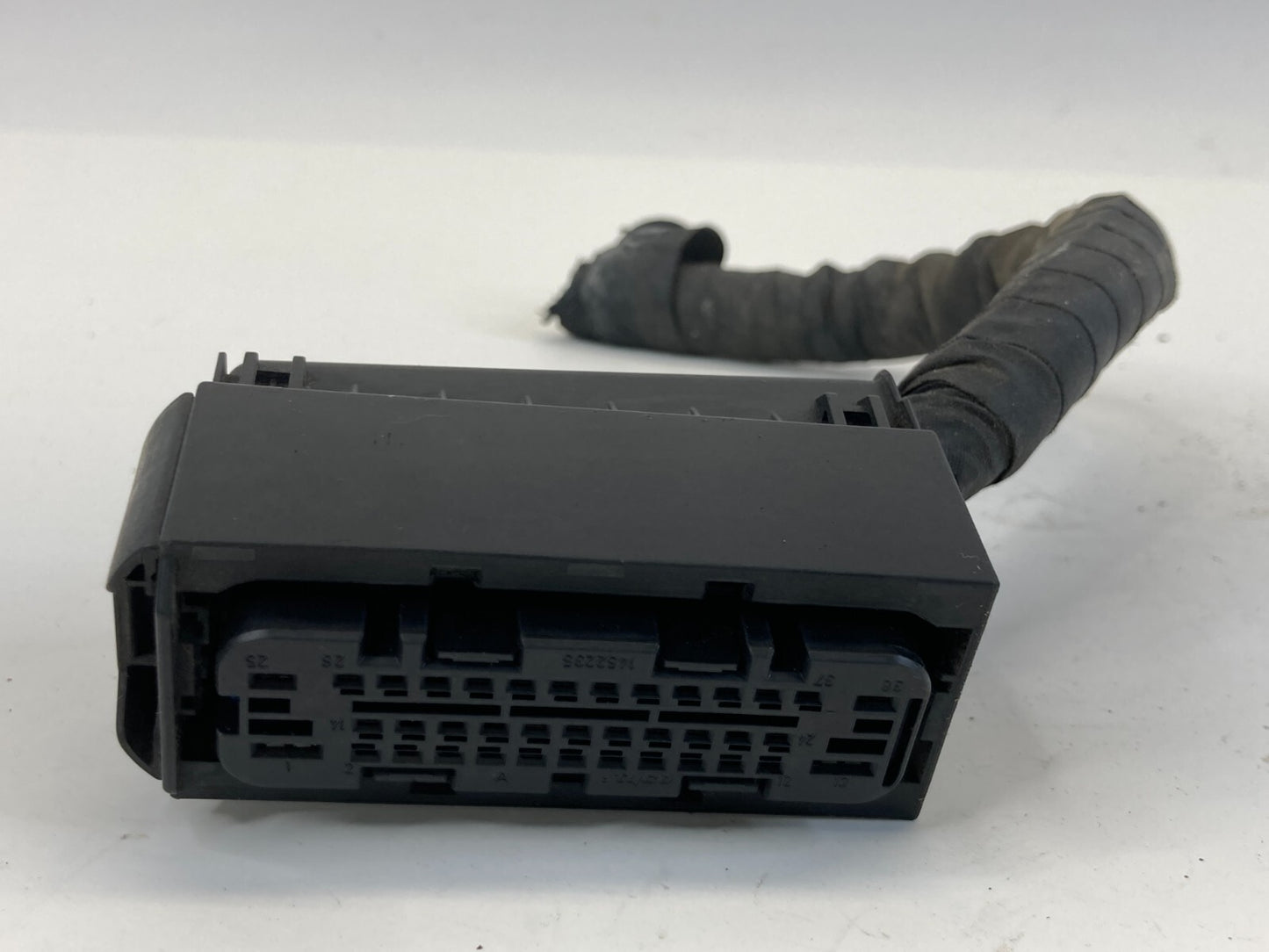 2006 2007 BMW 530xi 3.0L L6 AT ABS Anti Lock Brake Pump Connector Plug Relay OEM